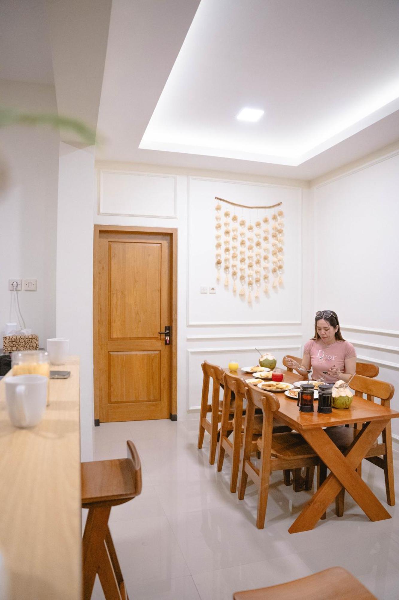 Ninap Hostel Banyuwangi  Eksteriør billede